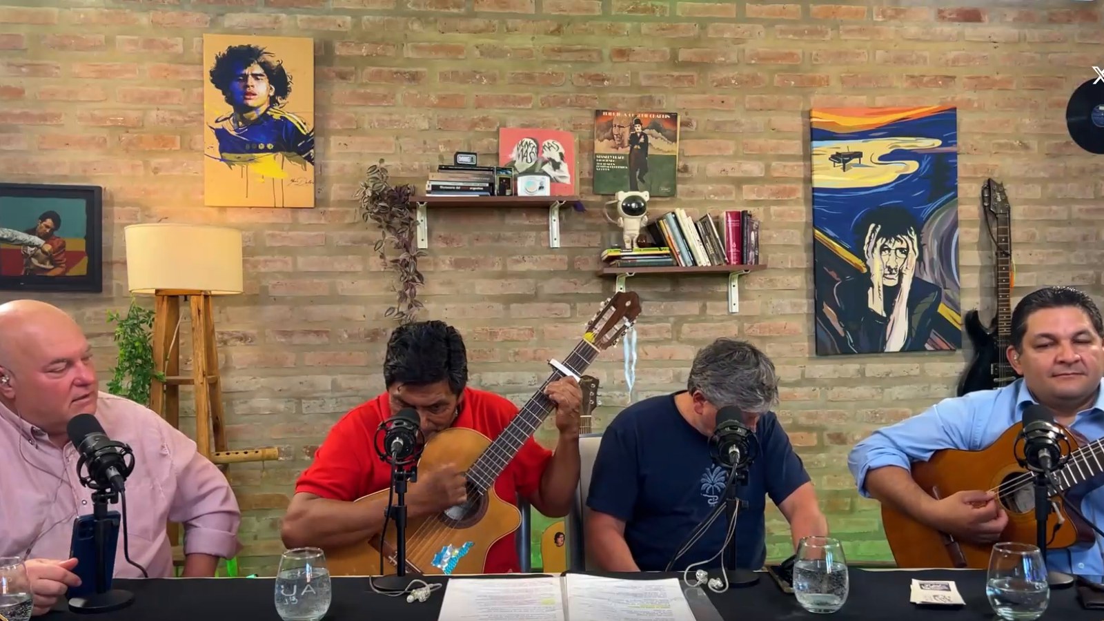 Los Serenateños, Héctor y Diego Saavedra en el estudio de Minga.