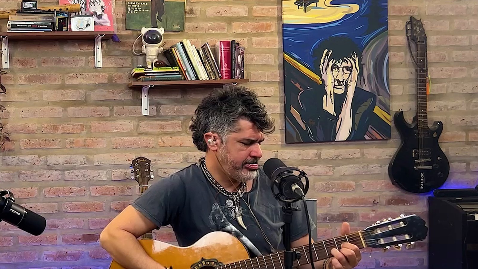 Agustín Castro canta un enganchado de Andrés Calamaro en Noticias Mercedinas.
