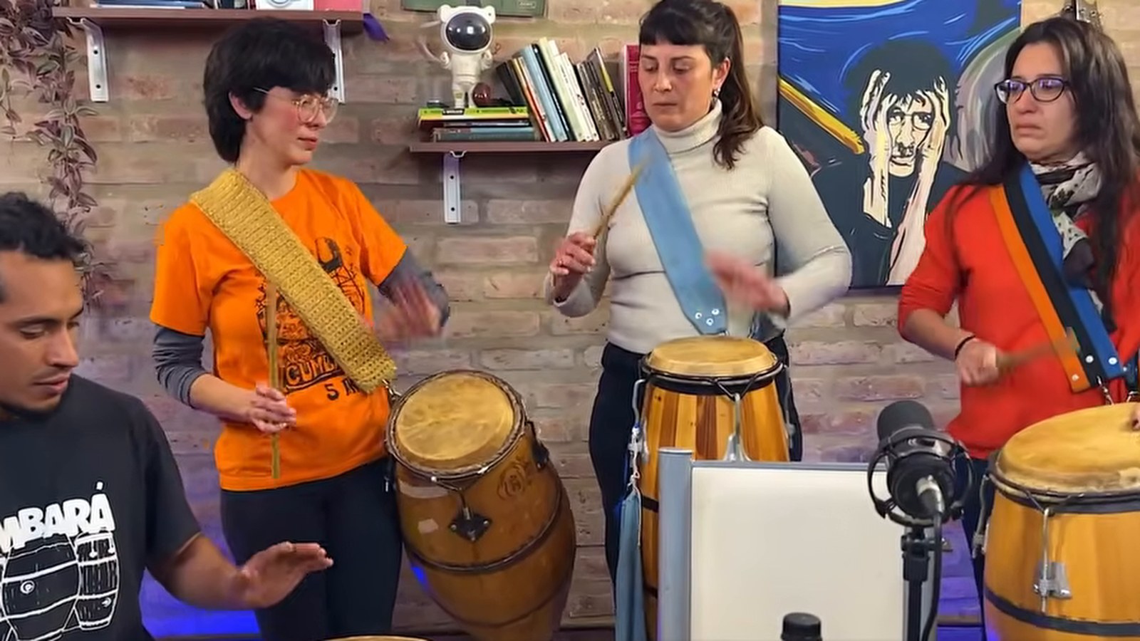 La cuerda Cumbará, tocando en vivo en Noticias Mercedinas.
