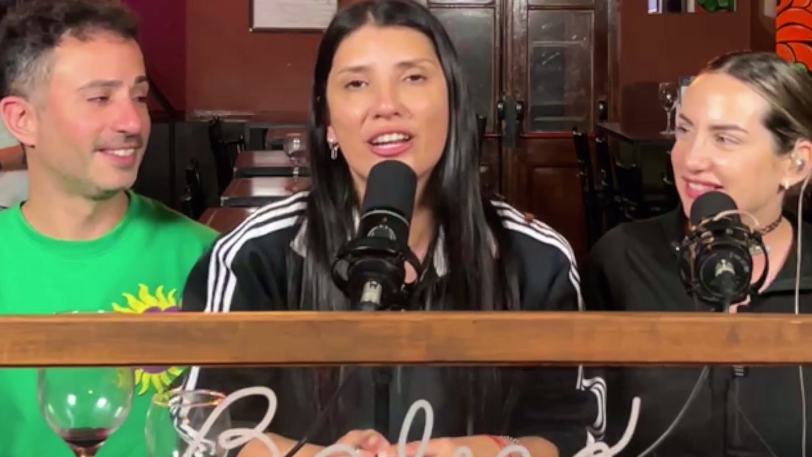 Vane, en el medio, en el cierre del programa.